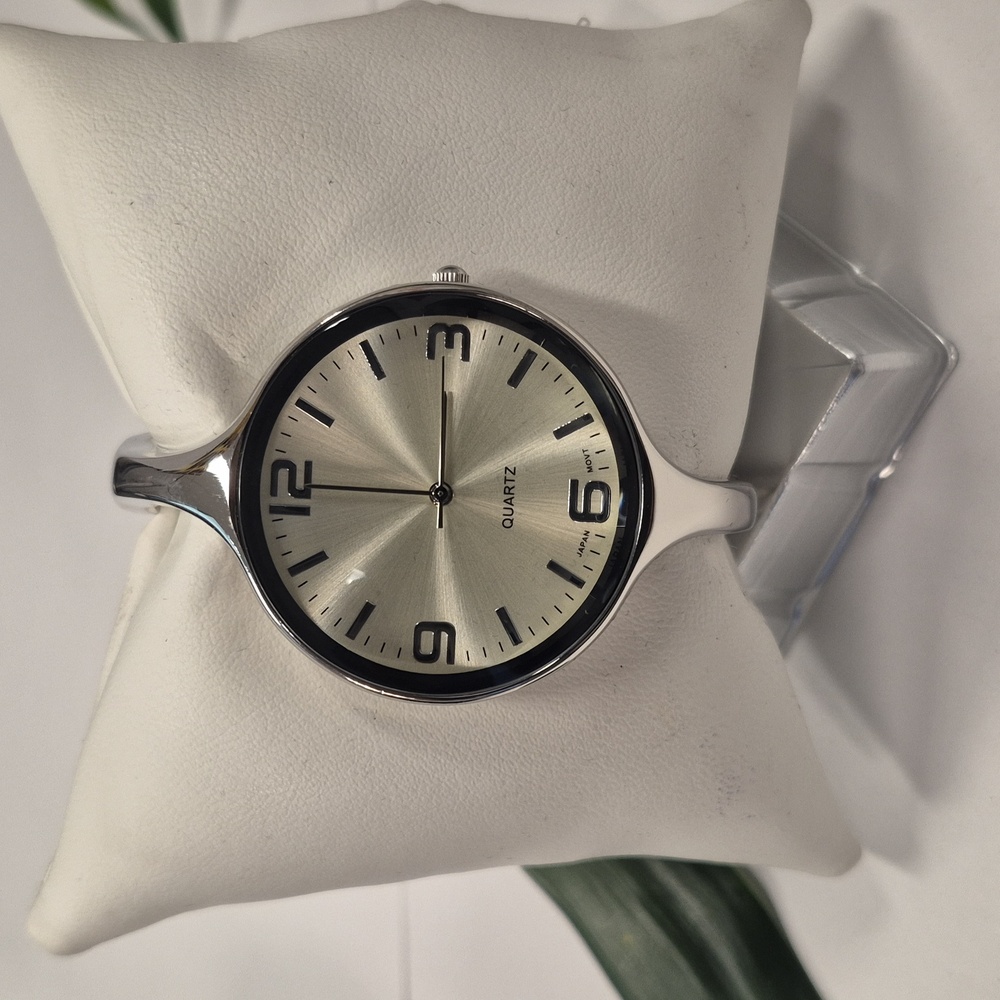 Silver Women's Quartz Watch - Picture 6 of 6